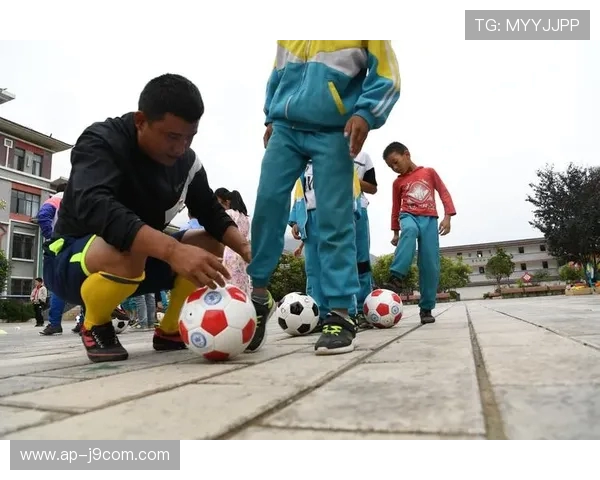 围绕足球教练定向招聘条件的岗位设置与选拔标准研究实践路径探索